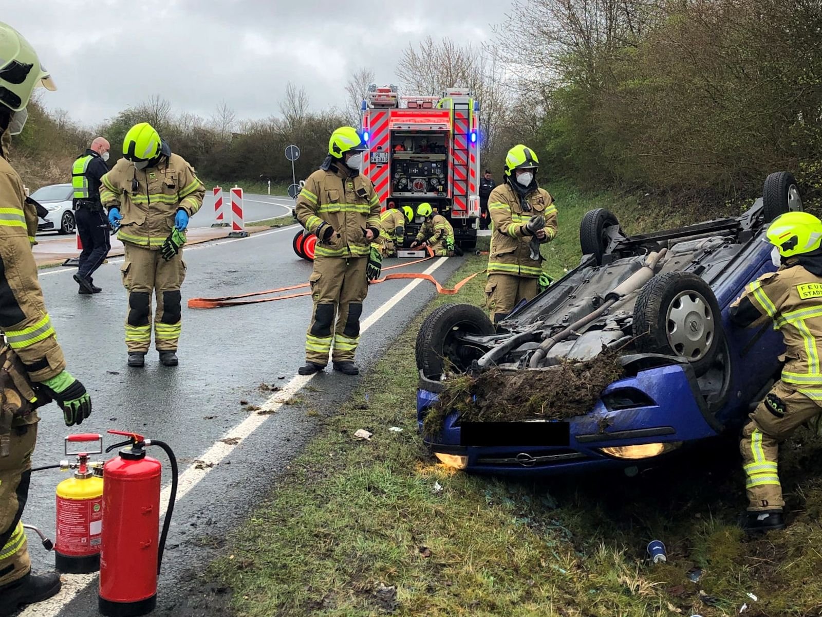 Paderborn: Schwerer Unfall Auf B64 – Auto überschlägt Sich