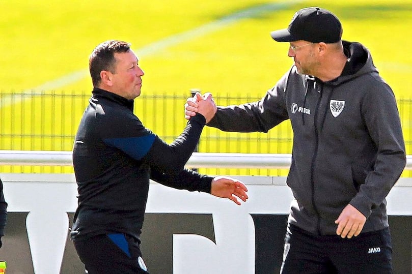 SCP-Trainer Sascha Hildmann (r.) und Schalkes Coach Jakob Fimpel