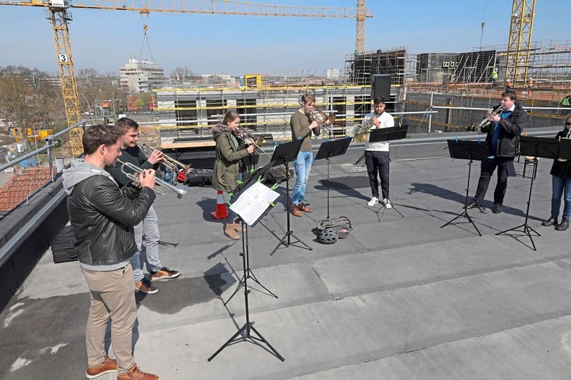 Richtfest des Forschungscampus Ost von MedForCe und BBIM am Coesfelder Kreuz: Die Bläser-Band Galaxy Brass