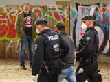 Die Polizei ist am Mittwochnachmittag zur Groß-Razzia zum Bremer Platz ausgerückt.