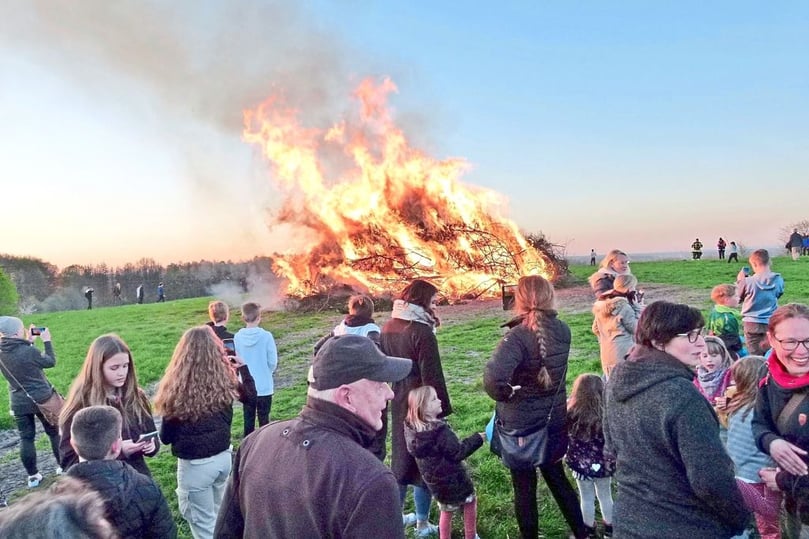 Nach der coronabedingten Pause hat es in Nordwalde und Altenberge wieder Osterfeuer gegeben.