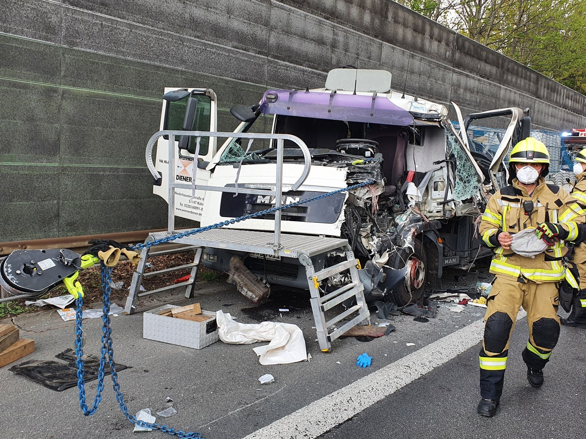 A1 Bei Kamen Nach Lkw-Unfall Vorübergehend Gesperrt