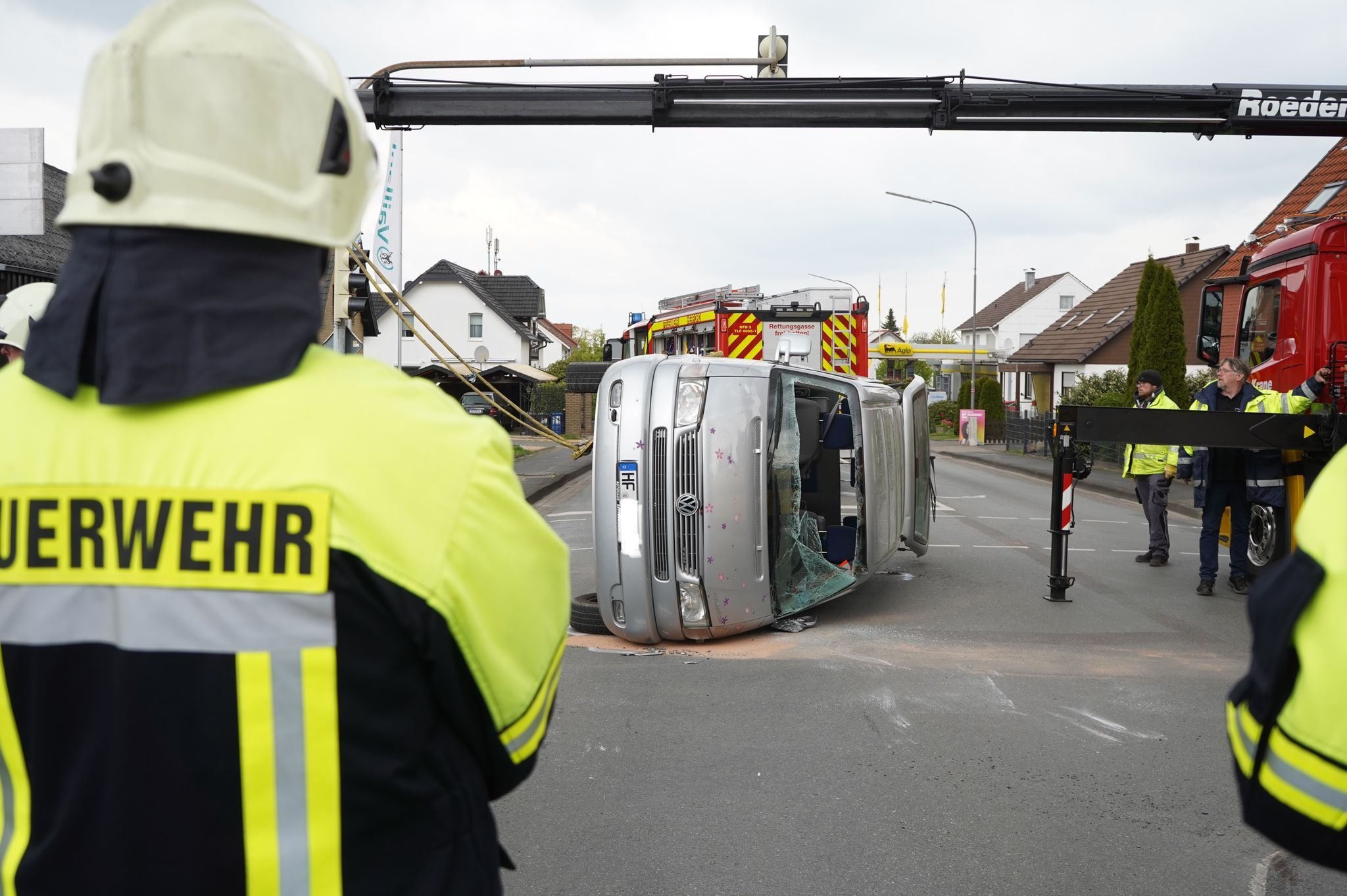 Herford: Transporter Kippt Nach Unfall Auf Die Seite