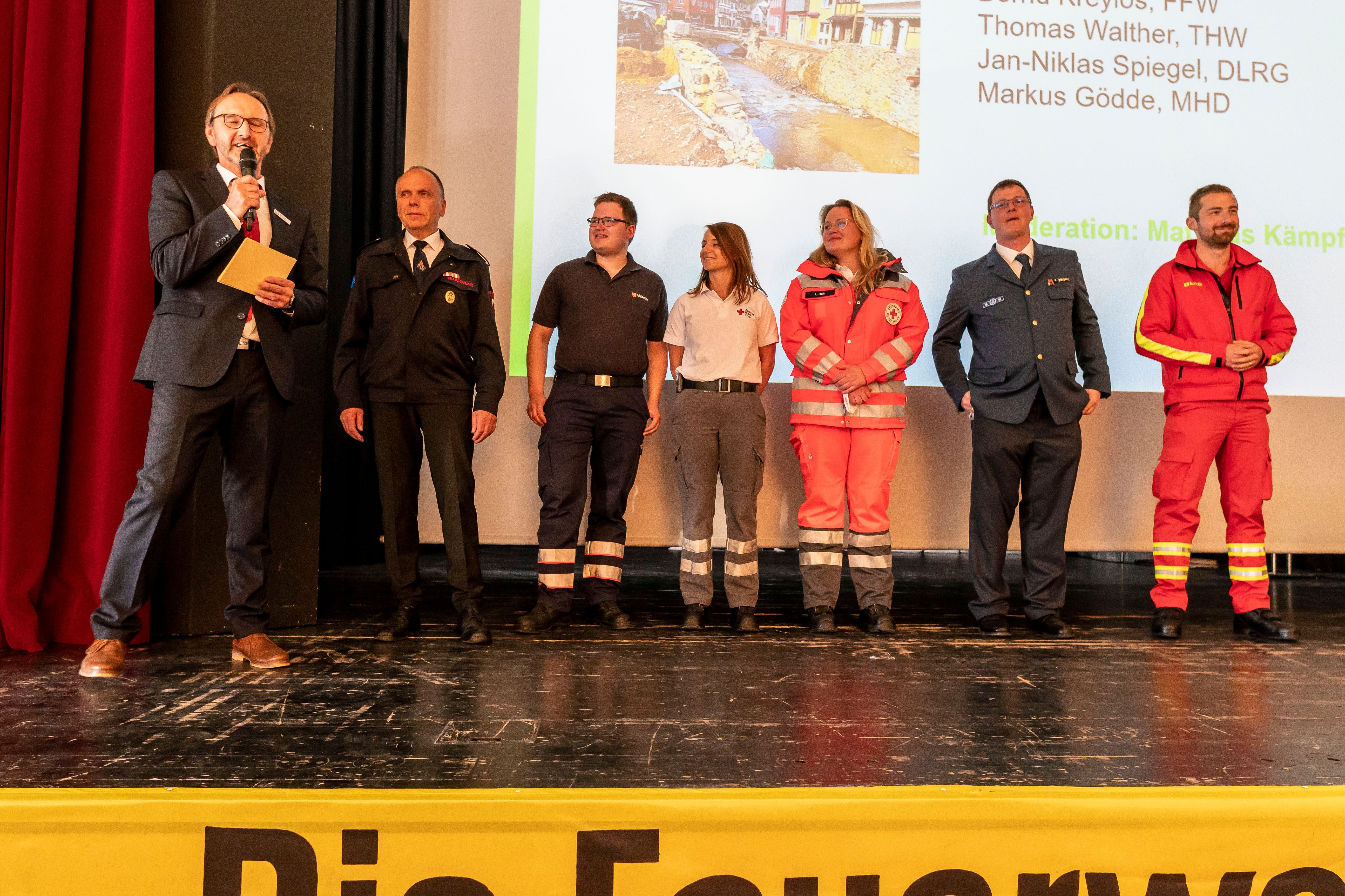 Verleihung Der Feuerwehr-und-Katastrophenschutz-Einsatzmedaille In Brakel