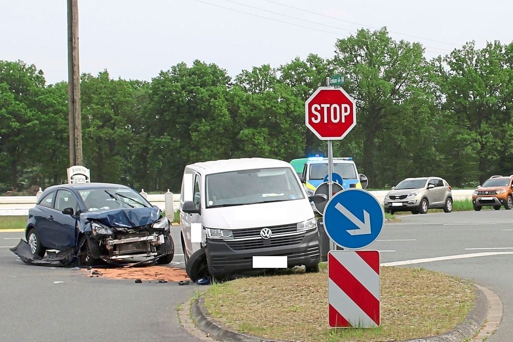 Drei Verletzte Bei Unfall Auf Der B 58