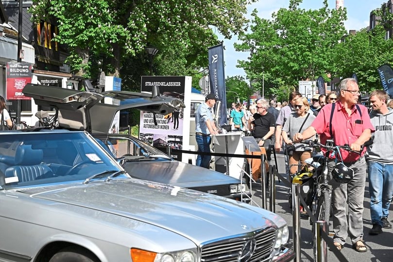 Flanieren an edlen und extravaganten Autos