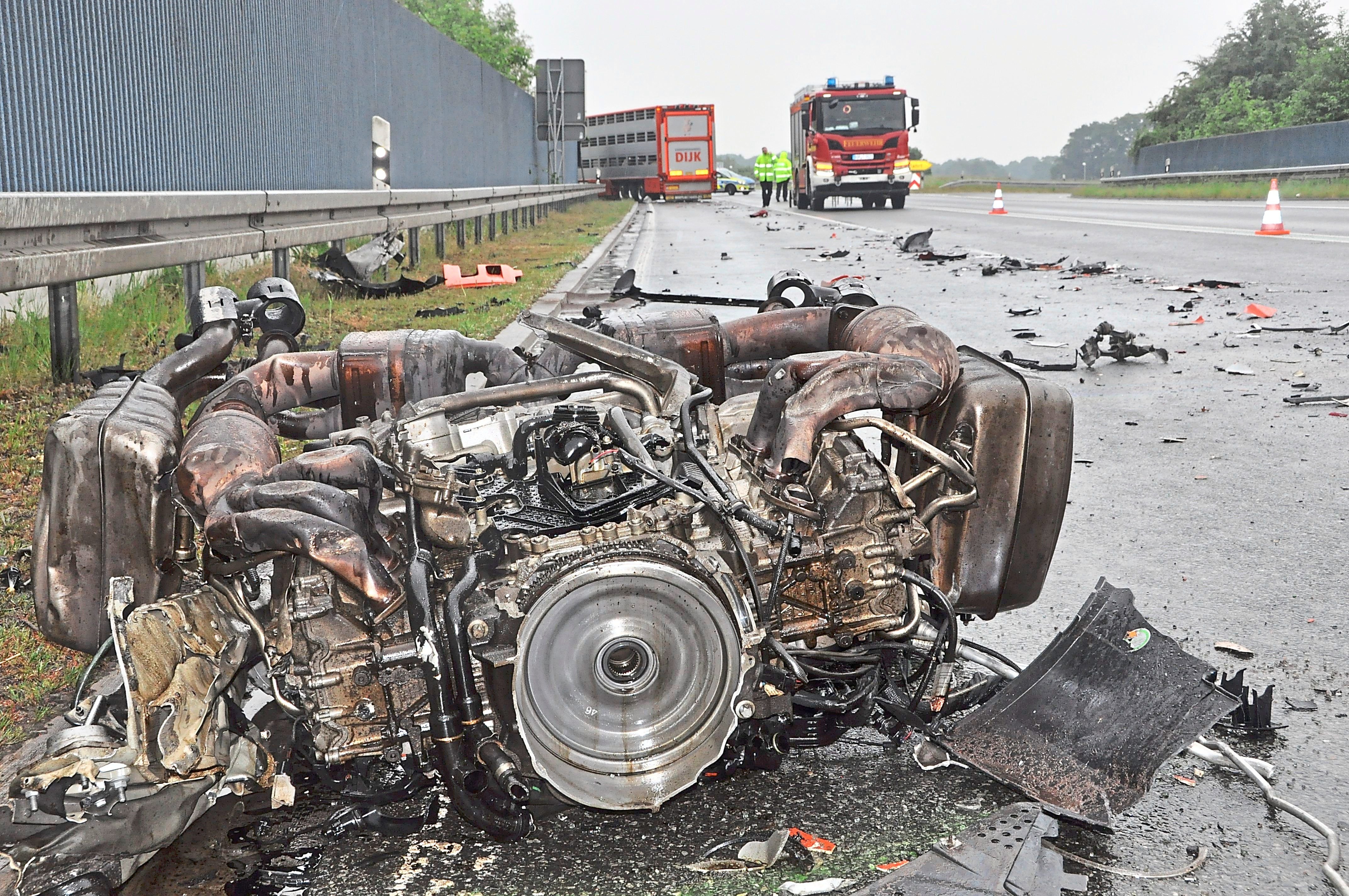 Gronau: Unfall Mit Porsche Und Viehtransporter - B 54 Gesperrt