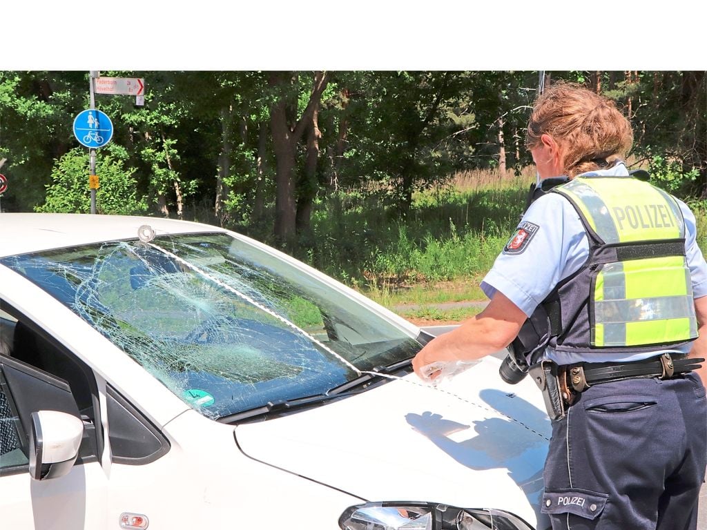 Autofahrerin Erfasst Mit VW Up Radfahrer (42) Aus Verl