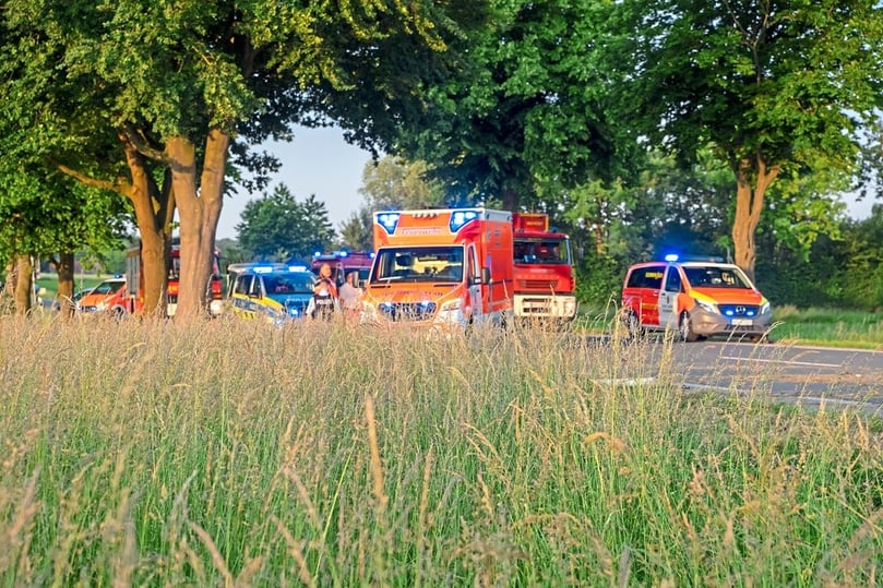 Mit einem Großaufgebot waren die Einsatzkräfte am Unfallort.