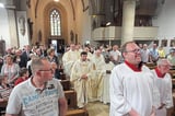 Zahlreiche Mitzelebranten standen dem Neupriester zur Seite.