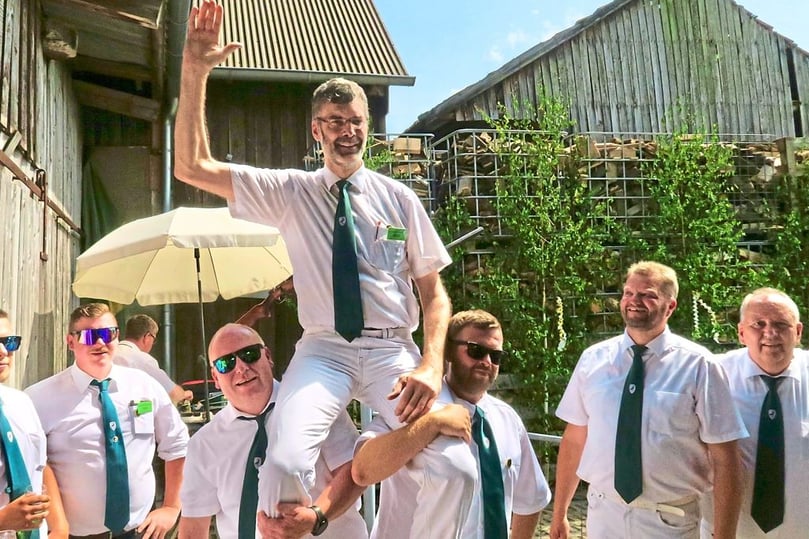 Bei sehr heißem Sommerwetter startete der Schützenverein Kiebitzheide in sein Festwochenende zum 100-jährigen Bestehen.