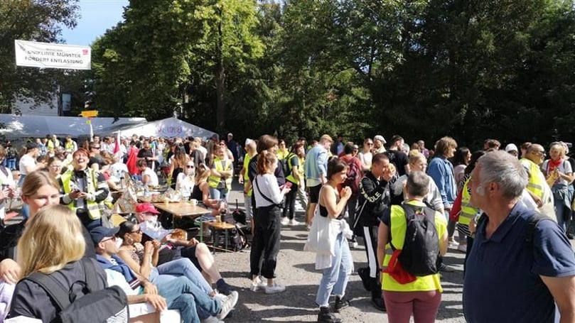 Mehrere Hundert Menschen kamen am Dienstag zur Demo in Münster.