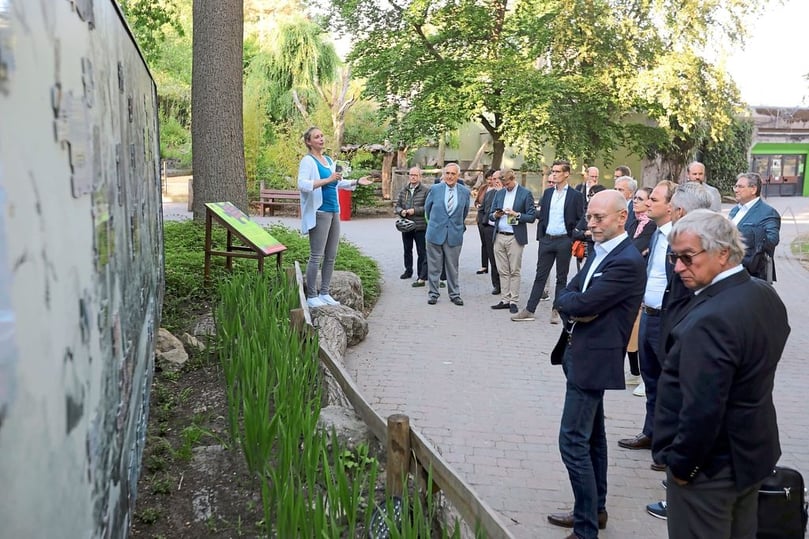 Die Zoodirektorin warb bei den Kaufleuten um Spenden für das Großprojekt.