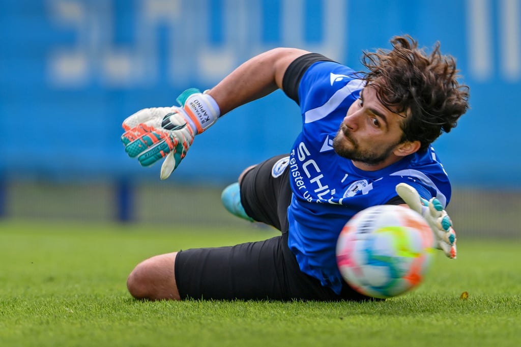 ArminiaTorwart Kapino 