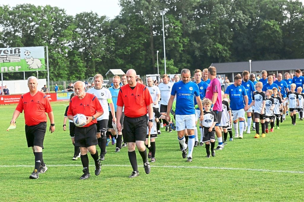 Schalker Traditionsmannschaft Hat Ihren Spaß