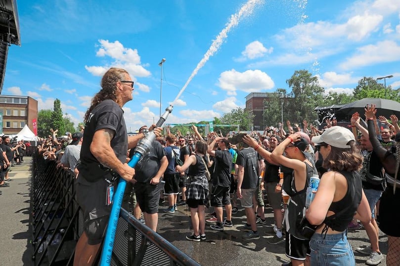 Knapp  Besucher rocken beim Vainstream