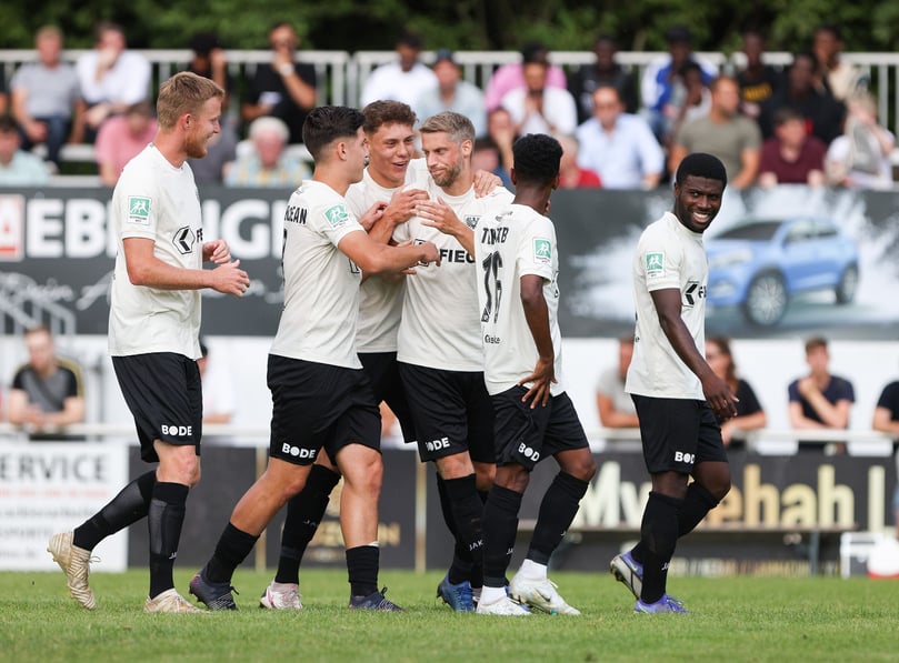 Jubel bei den Preußen nach dem 1:0 in der 15. Minute.