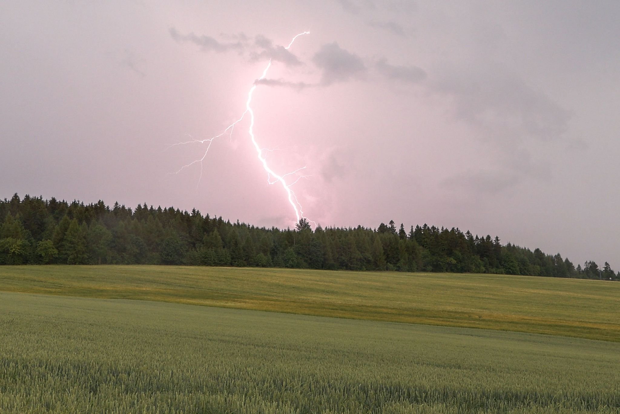 Hohe Schäden Durch Blitzeinschläge - Ferienhaus Abgebrannt