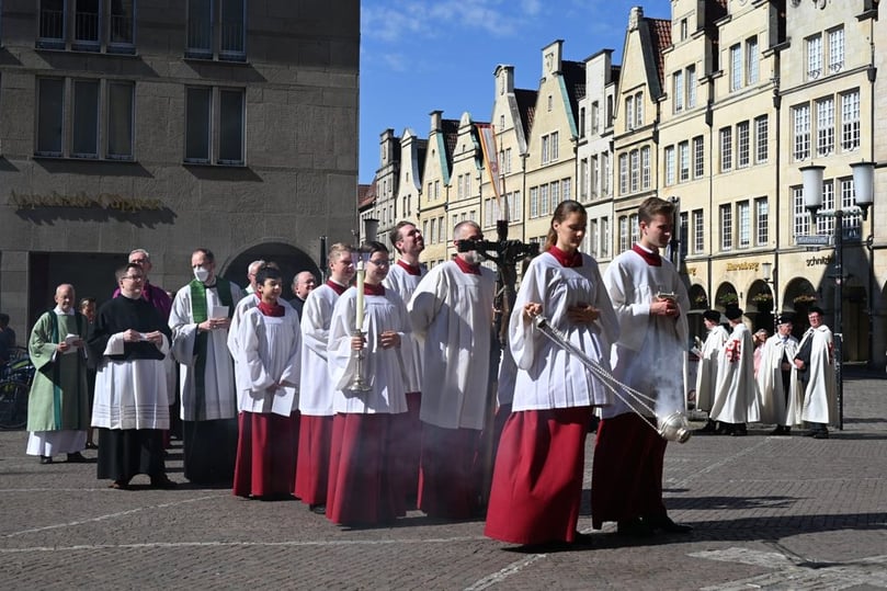 Große Prozession durch Münster.