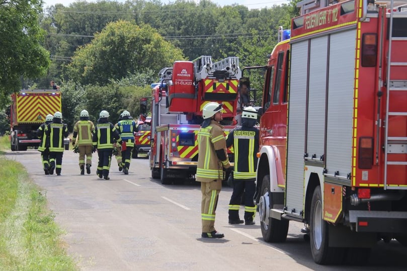 Feuer auf einem Stoppelfeld in Herbern zwischen Greven und Reckenfeld