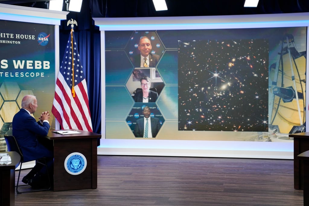 La NASA e il presidente degli Stati Uniti mostrano la prima immagine del telescopio “Webb”.