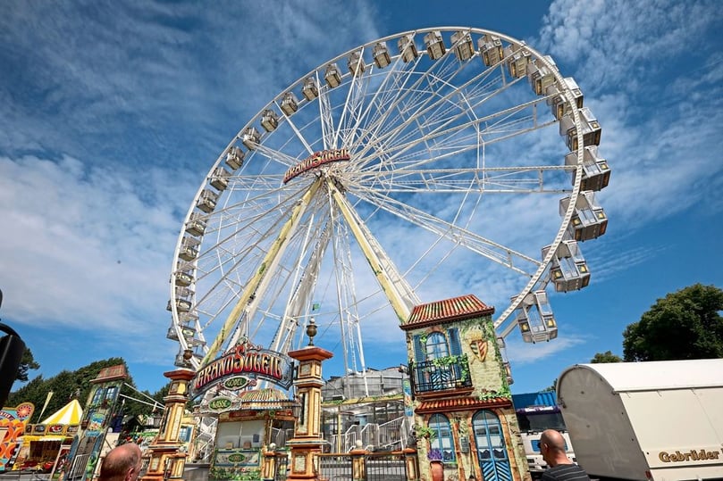 Das ikonische Riesenrad war am Mittwoch schon fertigaufgebaut und bautechnisch abgenommen.