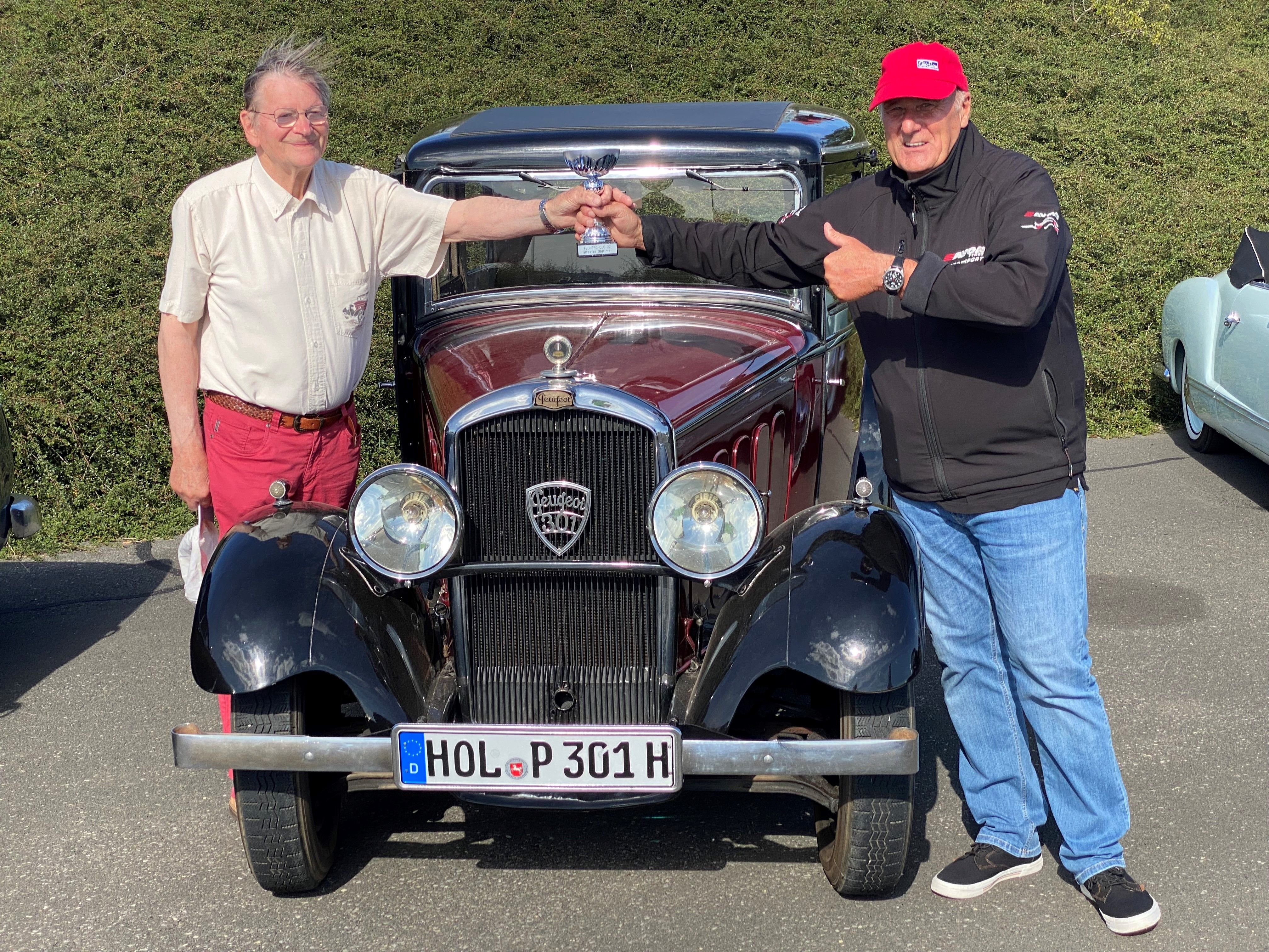 Flugzeuge, Sportautos Und Oldtimer In Brenkhausen