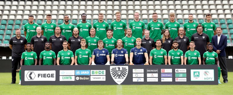 Preußen Münsters Kader für die Saison 2022/23 (oben von links): Yassine Bouchama, Nicolai Remberg, Andrew Wooten, Joel Amadi, Niko Koulis, Gerrit Wegkamp, Simon Scherder, Alexander Hahn, Kevin Schacht, Dennis Daube und Noah Kloth. Mitte von links: Sascha Hildmann, Louis Cordes, Carsten Nulle, Tim Geidies, Dennis Grote, Darius Ghindovean, Marc Lorenz, Matthias Sieme, Kira Loose, Cornelius Müller-Rensmann, Helge Dahms und Harald Menzel. Unten von links: Henok Teklab, Manfred Kwadwo, Thomas Kok, Lukas Frenkert, Tom Müller, Max Schulze Niehues, Roman Schabbing, Alexander Langlitz, Deniz Bindemann, Thorben Deters und Shaibou Oubeyapwa.