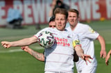 Lukas Nottbeck spielte in seiner Jugend schon für den FC Schalke 04, später für den 1. FC Köln und die zweite Mannschaft von Borussia Dortmund. Seit 2018 steht er bei der zweiten Mannschaft des 1. FC Köln unter Vertrag und führt sein Team als Kapitän aufs Feld.