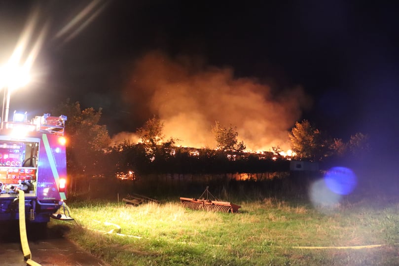 Die Feuerwehr rückte mit einem Großaufgebot an.
