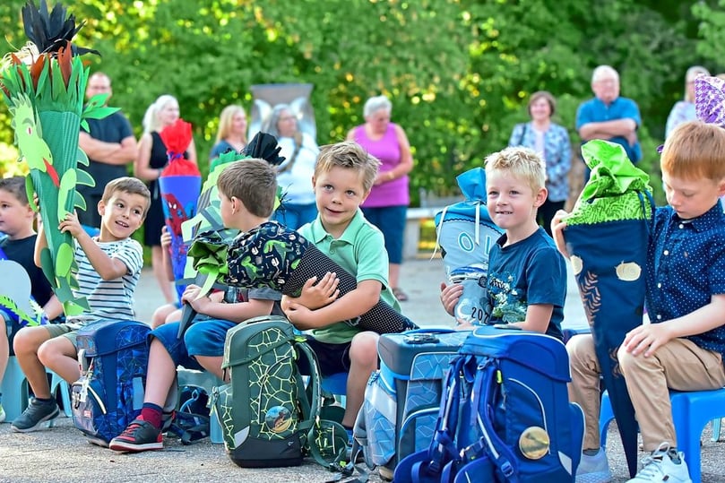 ABC-Schützen in Nottuln. Die Mädchen und Jungen mit ihren riesigen Schultüten waren mal mehr, mal weniger aufgeregt an ihrem ersten Schultag.