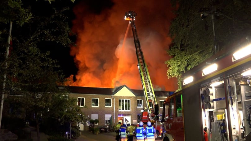 Großbrand in einer Tischerei in der Straße "Schönflieth" in Greven
