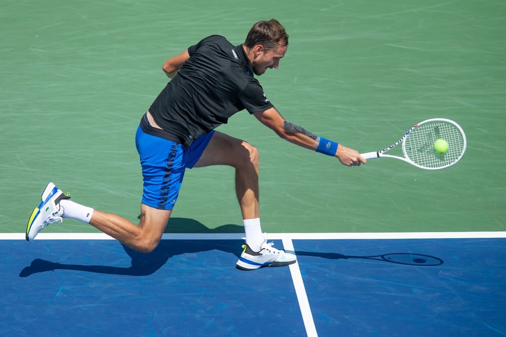 La estrella del tenis Medvedev alcanza las semifinales en Cincinnati