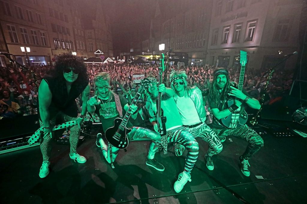 Ausprobiert beim Stadtfest in Münster: Mit der „Reisegruppe Hardrock“ auf  der Bühne