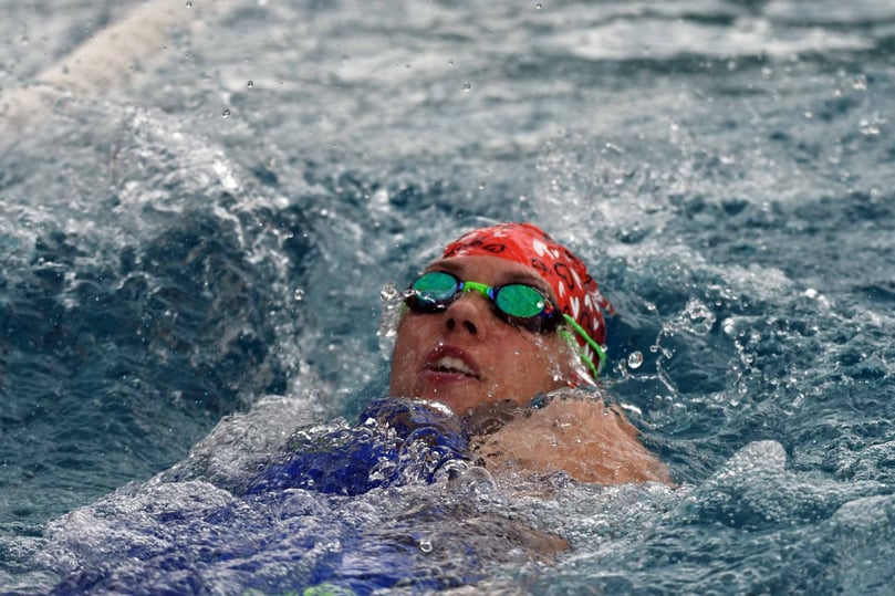 Mareike Pieper im Wasser.