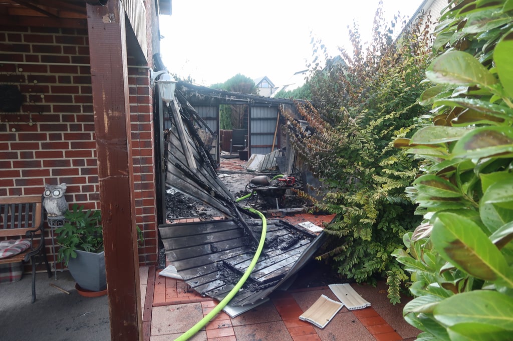 Explosionsgefahr bei CarportBrand in Halle