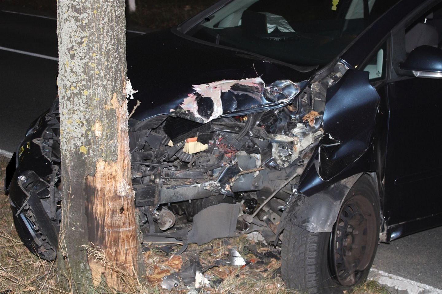 Bad Oeynhausen: Alkoholisierter Autofahrer Kracht Gegen Baum