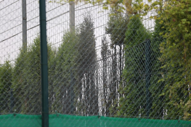 An der Schüco-Arena ist am Samstag während eines Fanclub-Turniers eine Hecke in Brand geraten.