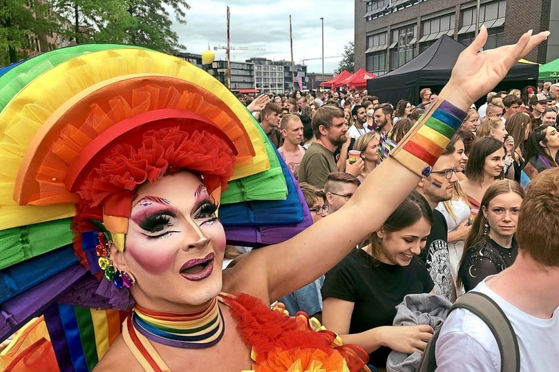 10.000 Menschen haben nach Polizeiangaben an der Demo des Christopher Street Day (CSD) Münster 2022 teilgenommen.