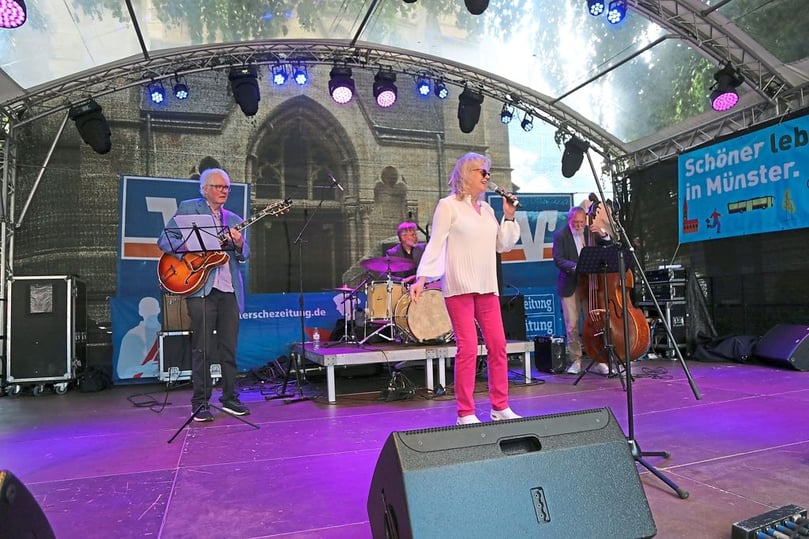 Kreuzviertelfest Sonntag: Jazz Lounge Trio mit Silvia Droste