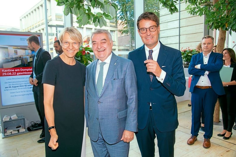 Amtsübergabe im Regierungspräsidium Münster: Am 29. August 2022 ernennt NRW-Innenminister Herbert Reul den neuen Regierungspräsidenten Andreas Bothe. Bothe folgt Dorothee Feller