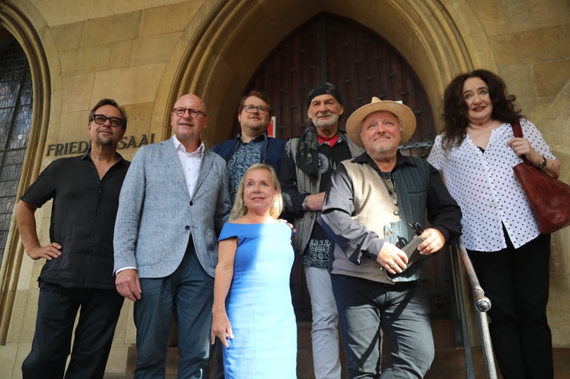 Jan Josef Liefers (v.l.), Oberbürgermeister Markus Lewe, Björn Meyer, Christine Urspruch, Claus Dieter Clausnitzer, Axel Prahl und Mechthild Großmann