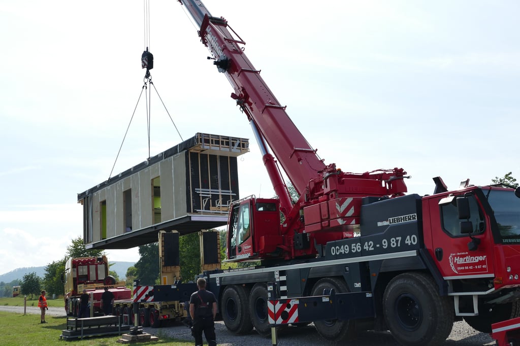 Gebäude für Freizeitgelände Ahlemeyer zwischen Höxter und Godelheim auf