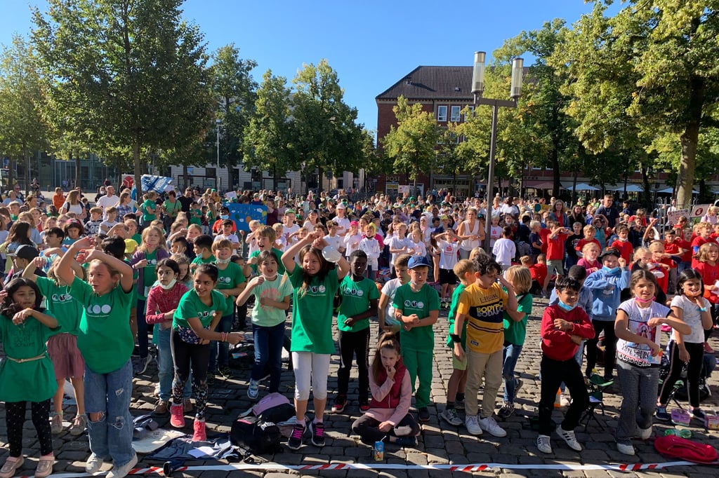 1400 Schülerinnen und Schüler setzen ein Zeichen für Frieden