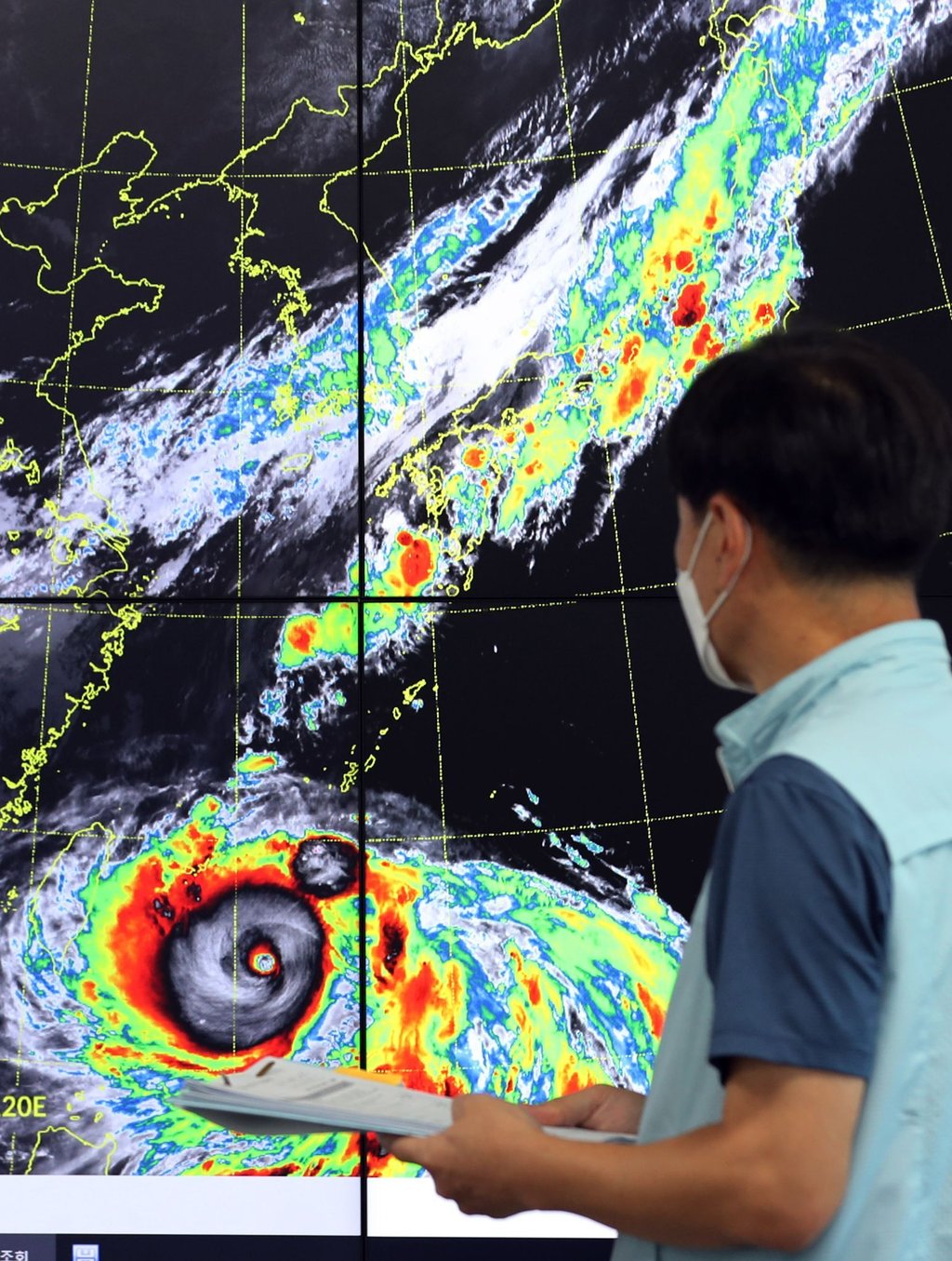 Heftiger Taifun nähert sich Japans Urlaubsparadies Okinawa