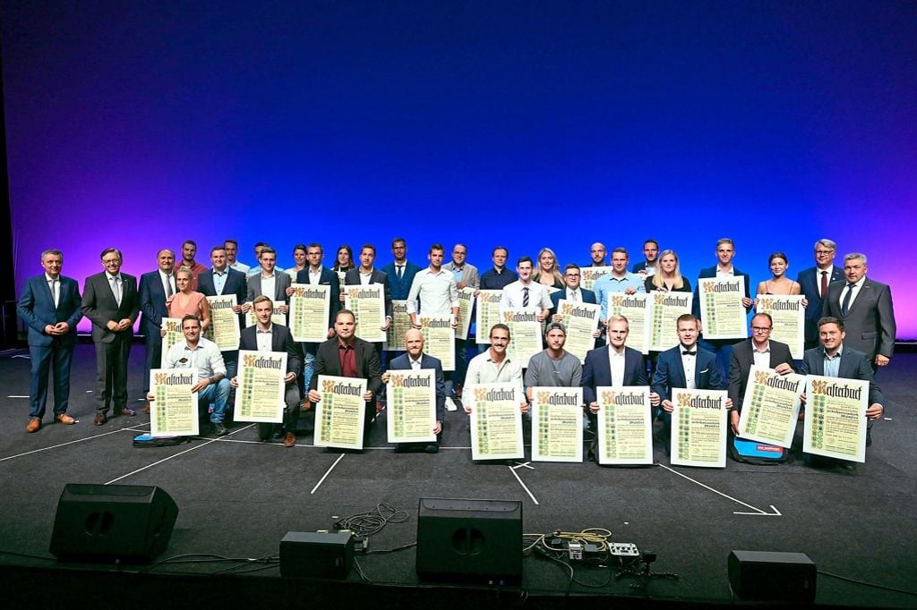 Die Handwerkspräsidenten Wollseifer und Hund ehren 2675 neue Meister aus der Region