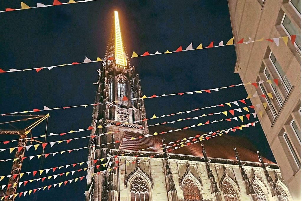 Leuchtende Leiter zum Himmel