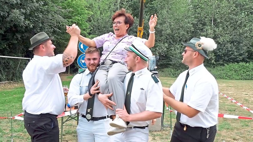 Überglücklich ließ sich die neue Königin Dorota Pierick feiern.