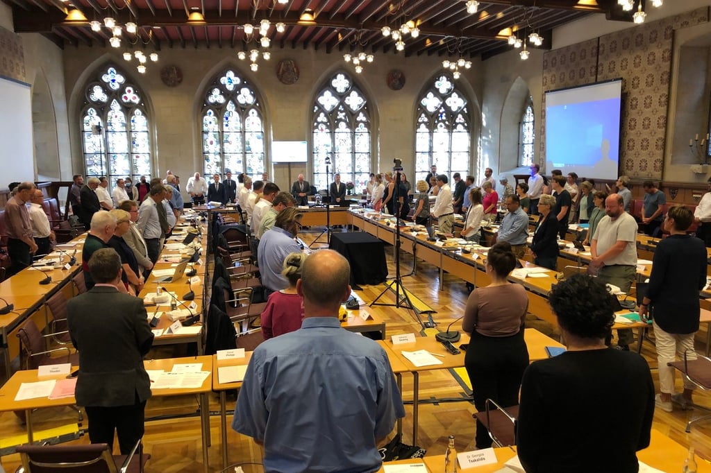 Ratssitzung startet mit Schweigeminute für Malte