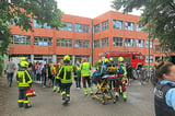Das Schulzentrum Wolbeck wurde am Donnerstag teilweise evakuiert. Die Feuerwehr wurde gerufen, nachdem rund 50 Schülerinnen und Schüler über Atemwegsprobleme geklagt hatten. Elf Schüler müssen notärztlich versorgt worden.